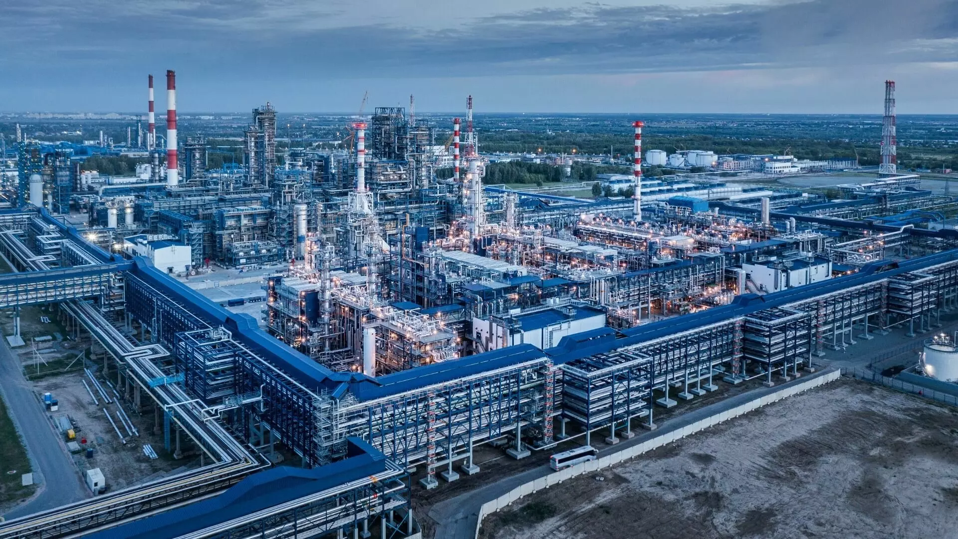 Общий вид на Омский НПЗ